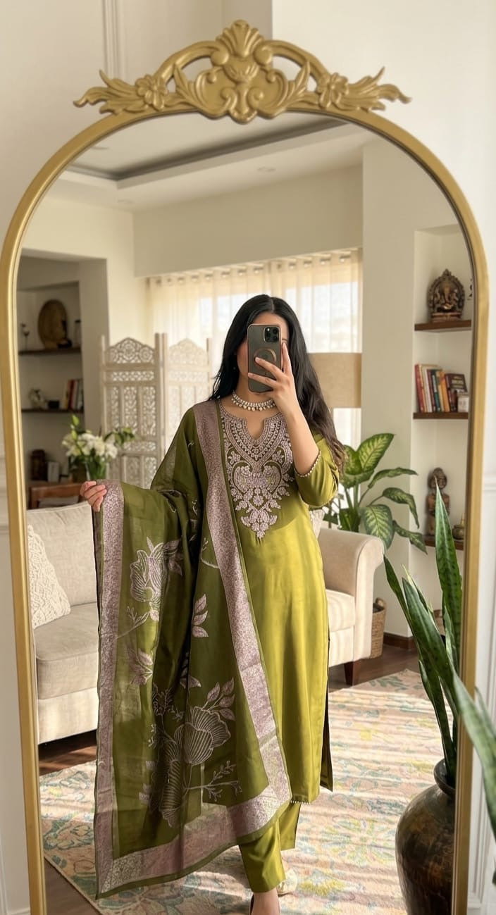 Meena suit set