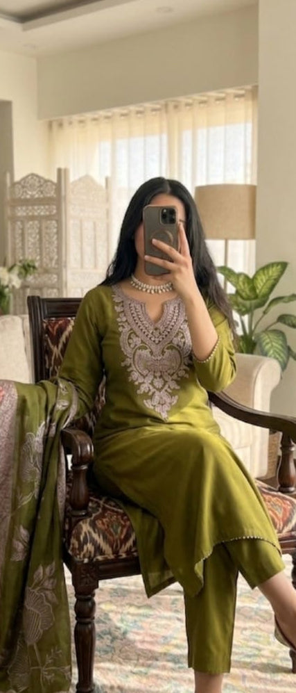 Meena suit set