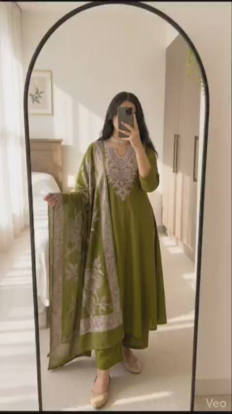Meena suit set